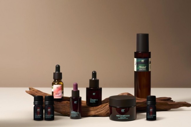 闫妮微醺状态圈粉无数，明星私藏护肤品牌橪解锁冻龄松弛感