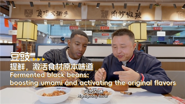 外国小哥零帧起手做蒸菜，《在长沙，都实现2》解锁浏阳蒸菜香辣秘诀