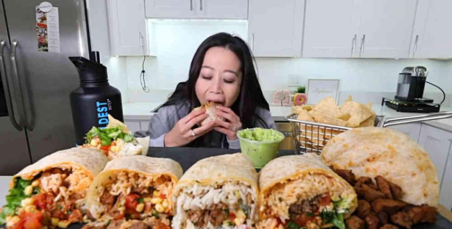 男子让女友拼命吃东西称胖了安全 为月入上万挑战20斤食物