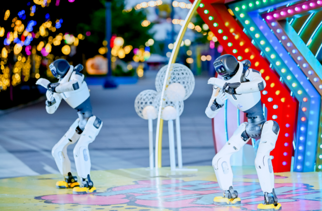 五一硬核狂欢启幕，苏州阳澄半岛乐园化身“赛博不夜城”