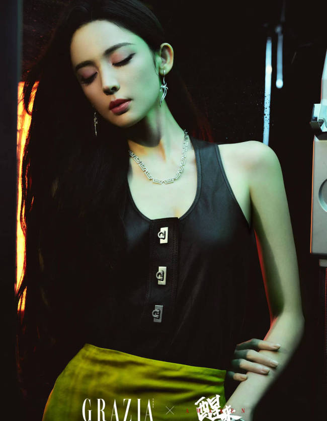 娜扎与欧豪拍摄双人大片 化身金发女郎性感吸睛