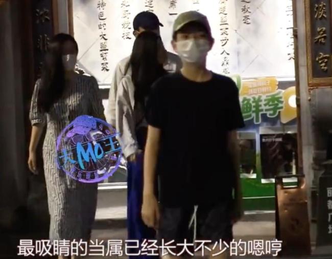 嗯哼身高王人快赶上爸爸了 少年感拉满