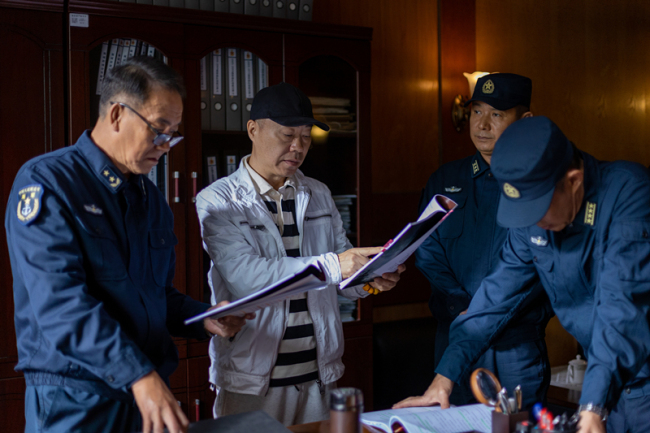 土壤里扎根，海天上翱翔——刘家成凭《生万物》《海天雄鹰》捧杯飞天奖优秀导演奖