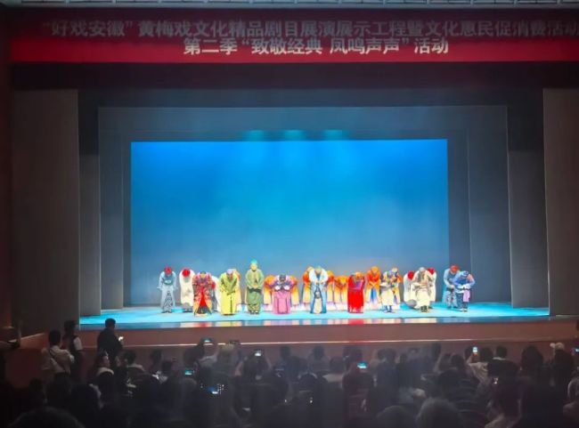 《伊犁月》唱响省城！人气爆满！
