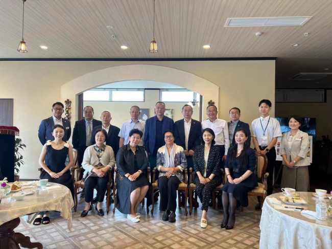 美年健康集团副董事长郭美玲出席在东京举办的2024中日企业家峰会，表示美年健康将积极开拓日本市场