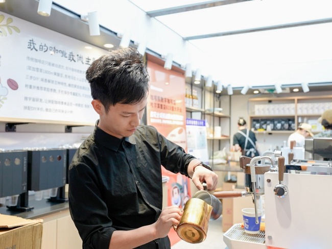 全国首家七鲜美食MALL开业 十大网红餐饮品牌首登哈尔滨 100%后厨直播放心吃