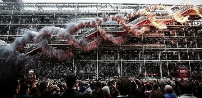 蔡国强巴黎烟花秀再遭质疑，抖音账号一月掉粉1.5万，工作室此前已被立案查处