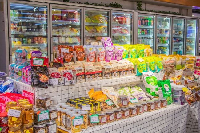 鸣鸣很忙冲刺港股：20000店神话下的扩张隐忧与行业变局