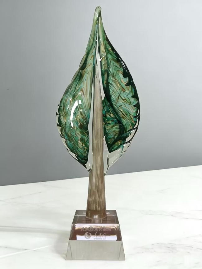 海豚AI学4周年以AI重塑学习，获多项行业大奖认可