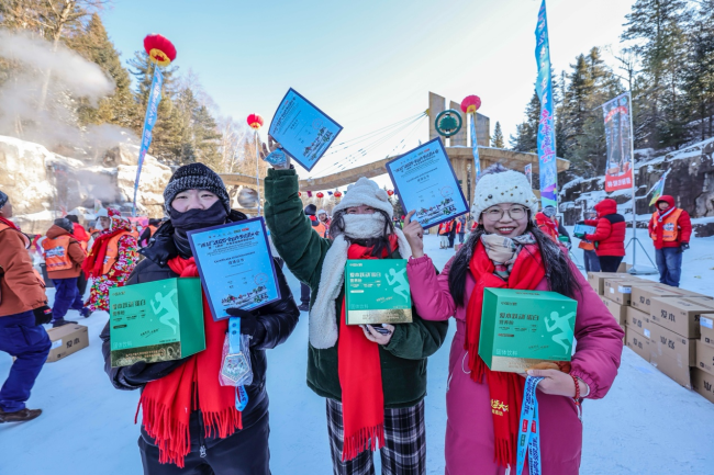 （“飞鹤杯”全国冬季徒步大会现场）