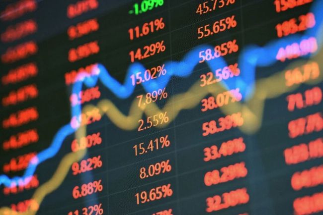 股进债退：股基发行超4100亿元配资门户论坛官网，债基份额缩水超30%