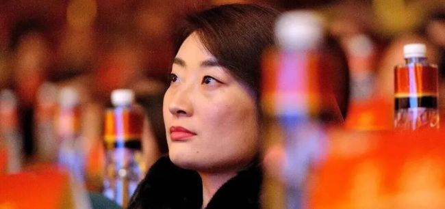 重掌宏胜集团11天三羊财务,宗馥莉开启雷霆“爆改”!