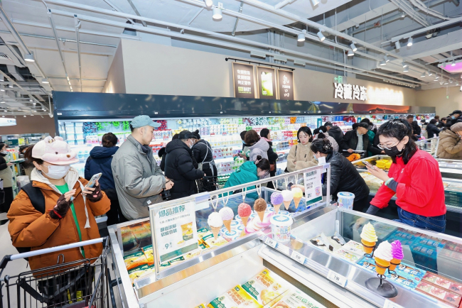 首日超3.5万人涌入,京东七鲜打造春运级开业现象