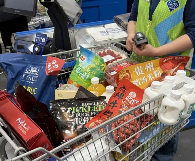 年底的山姆又挤爆了！盒马、奥乐齐、七鲜、快乐猴齐发力，零售新势力抢食年节消费