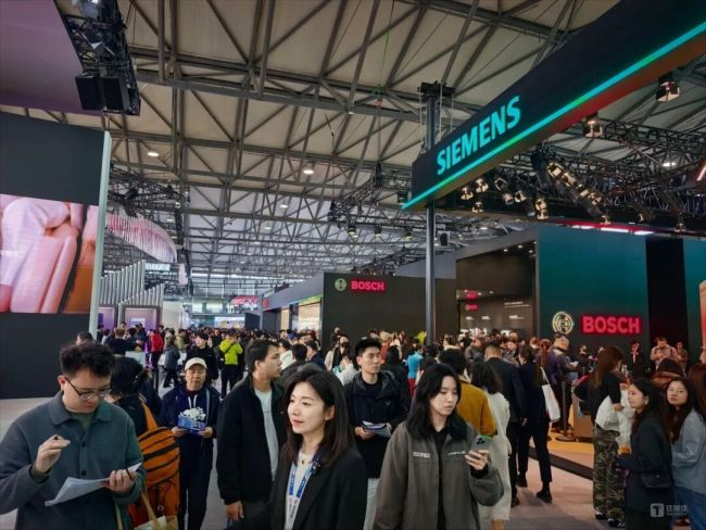 万物皆可 “养龙虾”，20万人现场围观AI家电大混战