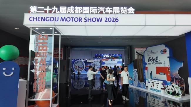 成都车展B面：华为系新车10号馆“硬刚”小米