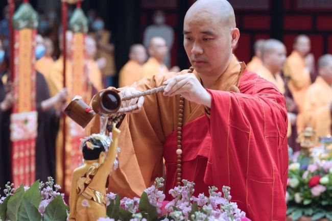 各大寺院舉行浴佛活動慶祝釋迦牟尼佛聖誕