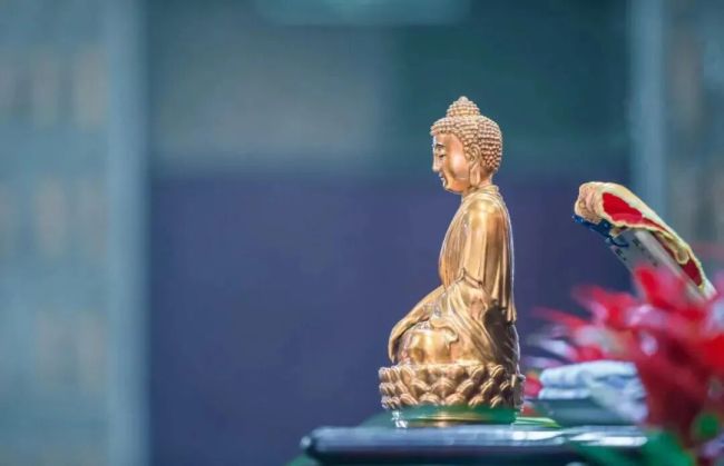 白衣上座有什么过患？