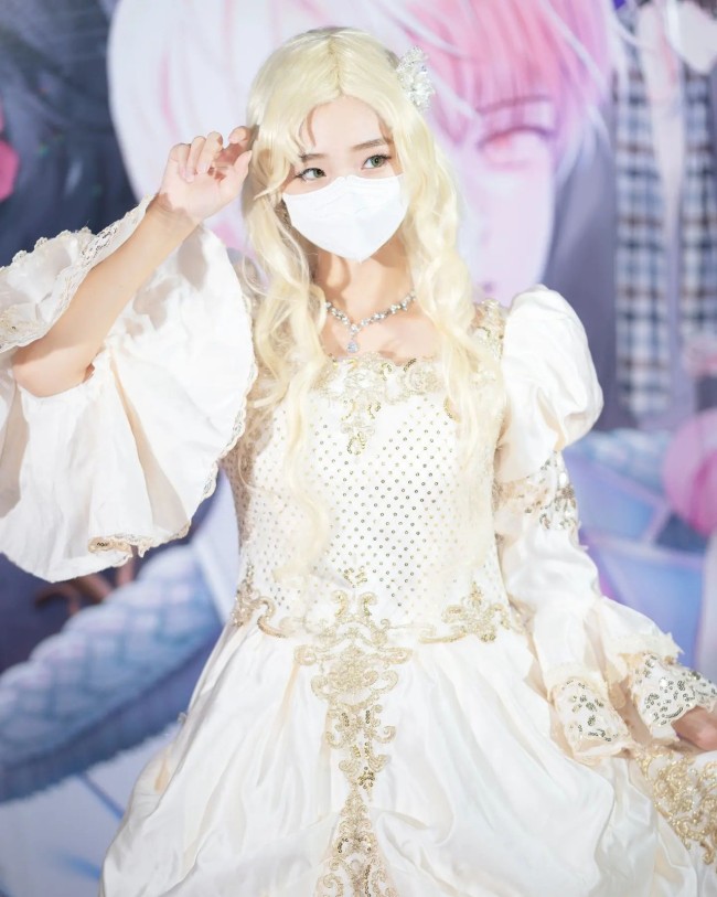韩国美女COSER하봄美图欣赏 白嫩娇躯凹凸有致！