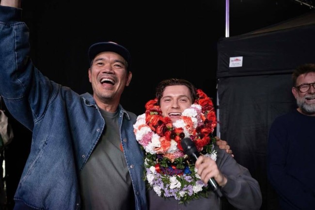 《蜘蛛侠：崭新之日》正式宣布杀青 导演分享片场工作照