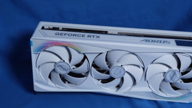 显卡接口烧毁频发 用原装线还是转接线?厂商各执一词