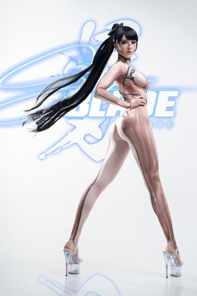 把持不住！ 《剑星》伊芙透视装战衣cos