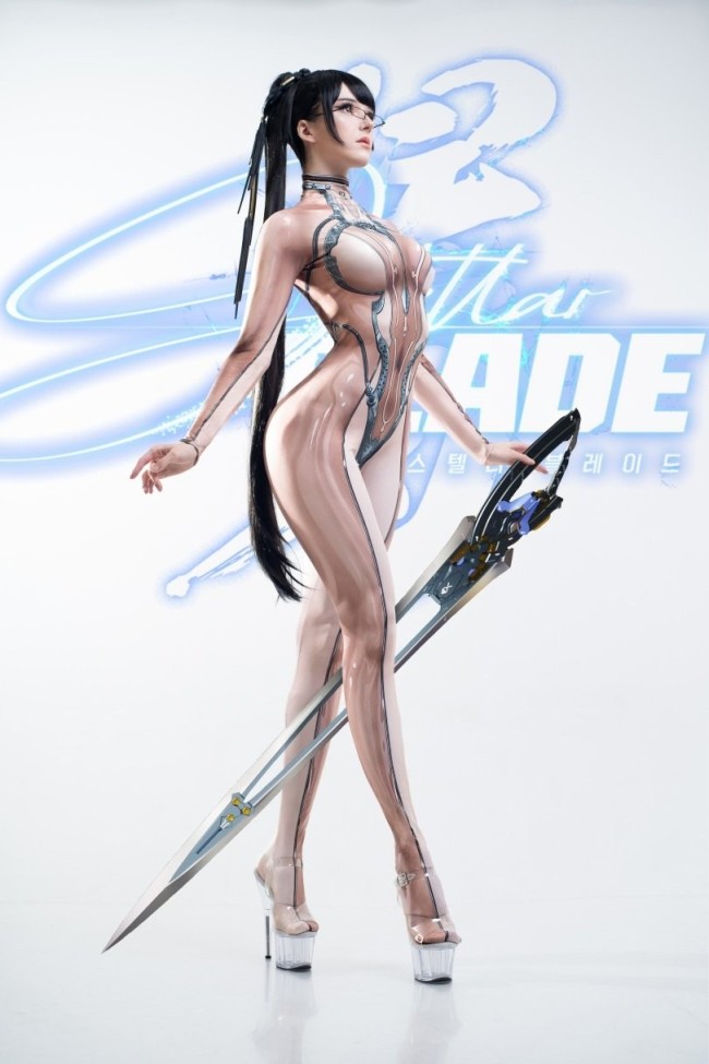 把持不住！ 《剑星》伊芙透视装战衣cos