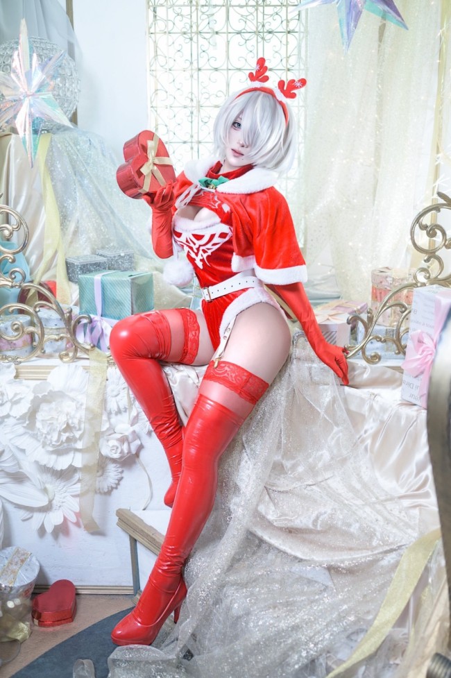 富有且慷慨！ 国外小姐姐cos《尼尔：机械纪元》2B