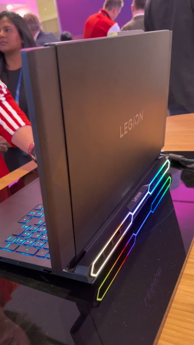 CES 2026：联想展示屏幕可扩展的概念游戏本 16英寸秒变24英寸