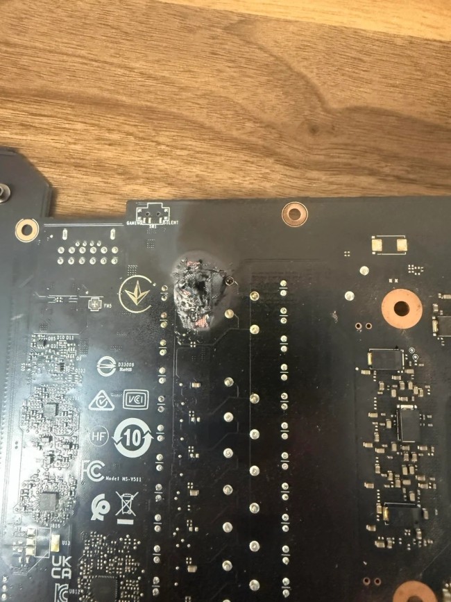 RTX4080 Super短路：严重到PCB齐被烧穿 号称最惨烈