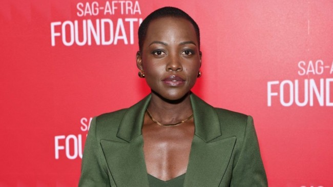 黑人圣女贞德真的来了！网友：白马都比她像贞德