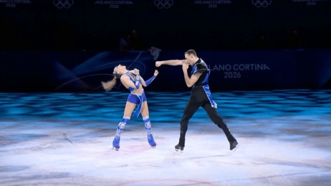 冬奥会花滑选手以《真人快打》风格表演 很有趣!