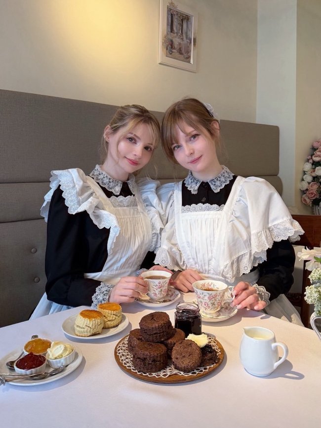 顶不住！《生化危机4》艾什莉“脸模”“体模”女仆装同框