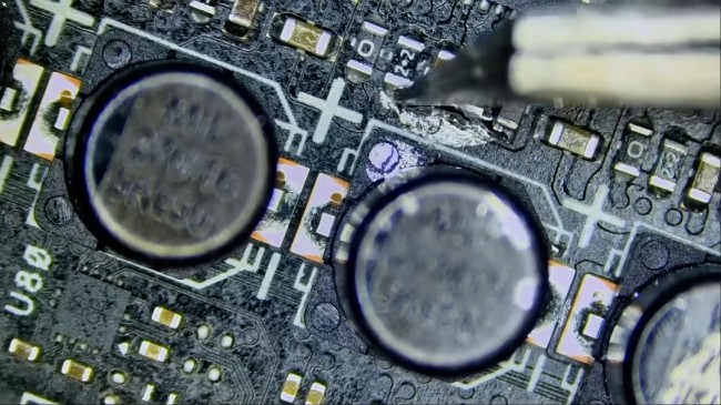 反面教材：冶金泄露导致RTX 5070显卡直接报废