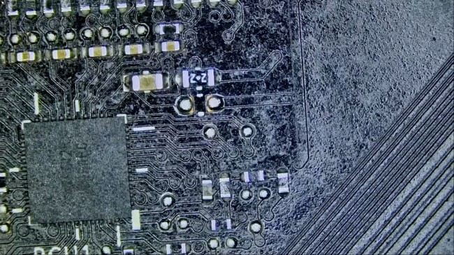 反面教材：冶金泄露导致RTX 5070显卡直接报废