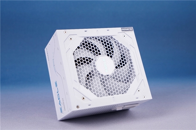 黑白双鹰，白金降临：技嘉猎鹰 / 冰猎鹰白金电源 4 月 27 日开售