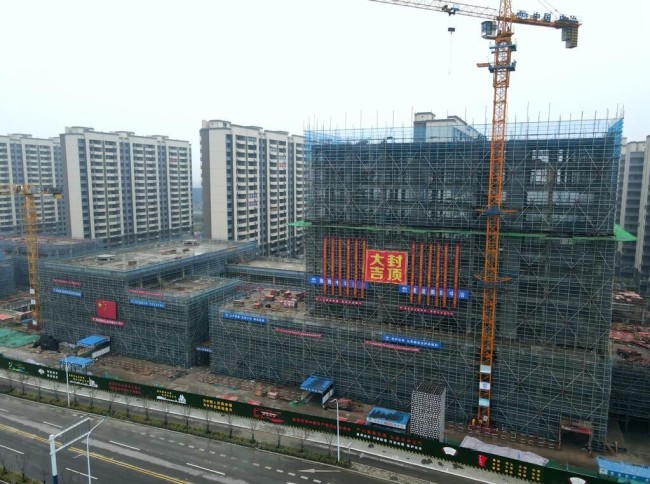 淮南安理家园项目第一栋公寓楼封顶