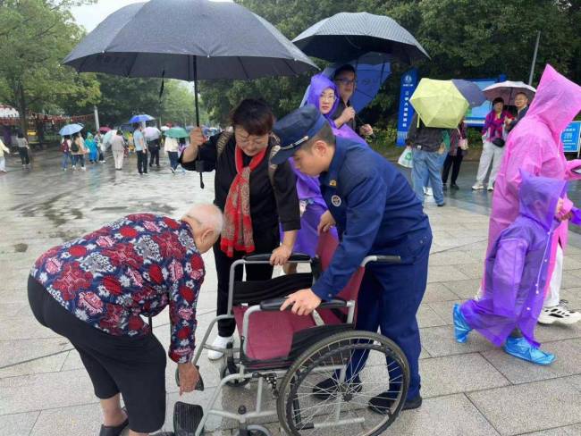 “三峡蓝”党建品牌：闪耀峡江暖民心