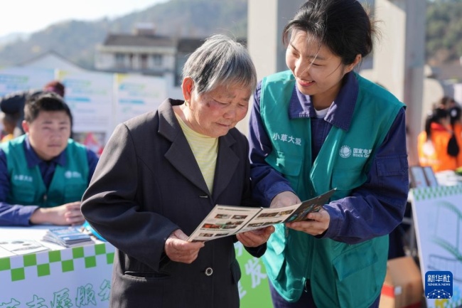 浙江宁波：“小草大爱”_志愿服务进乡村 图1