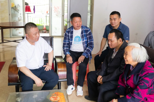 龙岩市新罗区委书记专题调研“大爱龙岩·福见新罗”关心关爱特殊困难群众活动