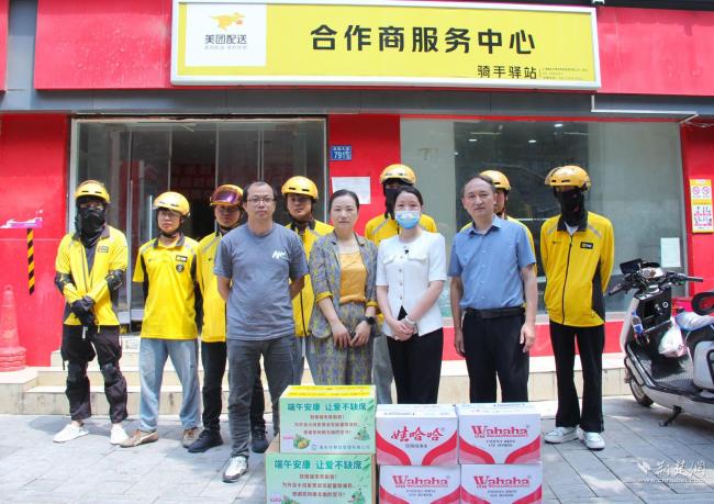 武汉青山携手爱心企业，为“城市天使”送端午暖“新”礼包