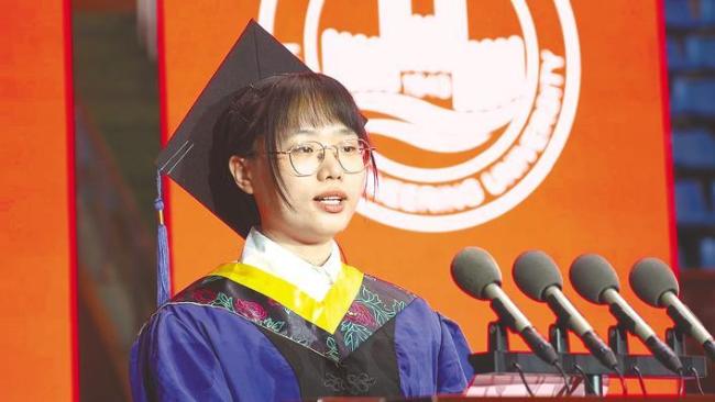 好心人接力托举 懂事娃感恩向上 山村孤儿考取东北大学博士