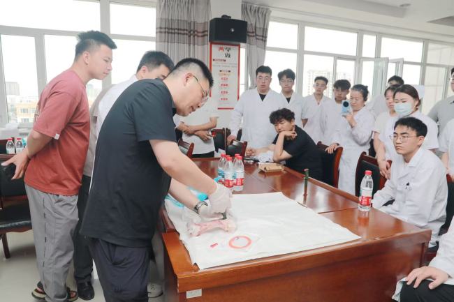 白金十分钟帮扶翁牛特旗人民医院举办骨髓输液通路学习班