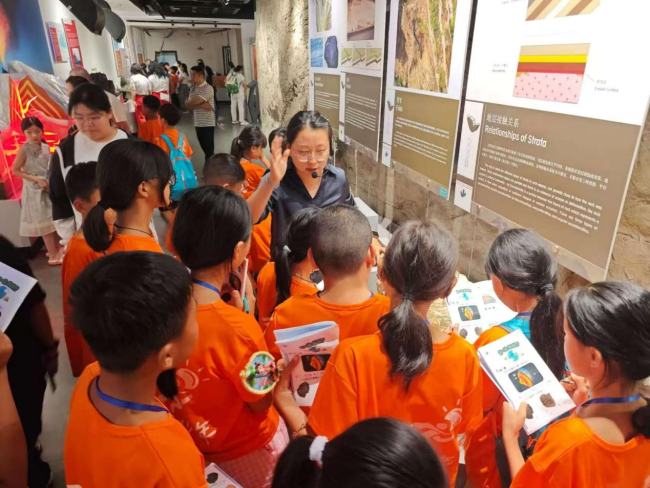 漯河市临颖县100名追光少年与首都北京的“梦幻联动”