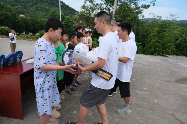 守望童年 微光成炬 |体彩“微光行动” 走进咸安区桂花镇白沙村