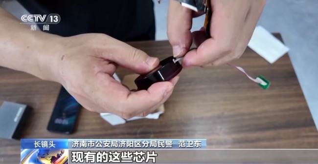 照亮老人回家路 这位民警8年送出3000多套防走失服