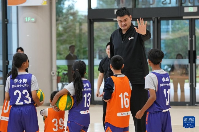姚明助阵“大咖篮球训练课”