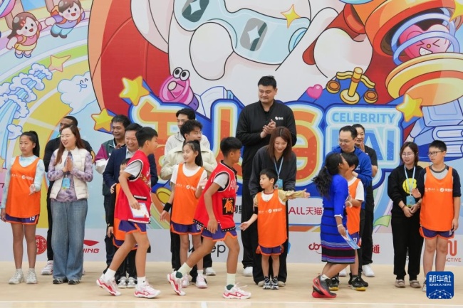姚明助阵“大咖篮球训练课”