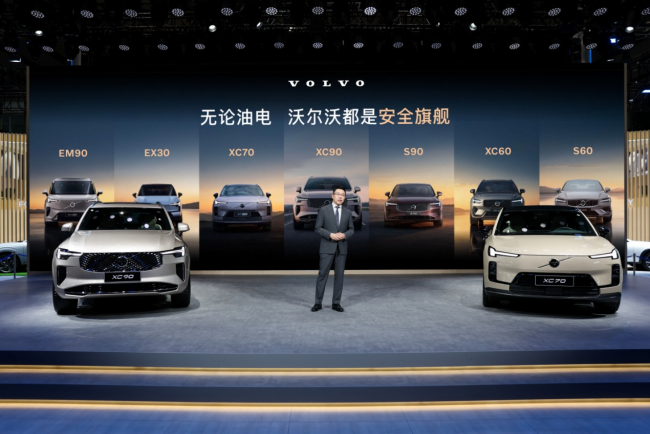 沃尔沃汽车携手品牌代言人郭晶晶亮相广州车展