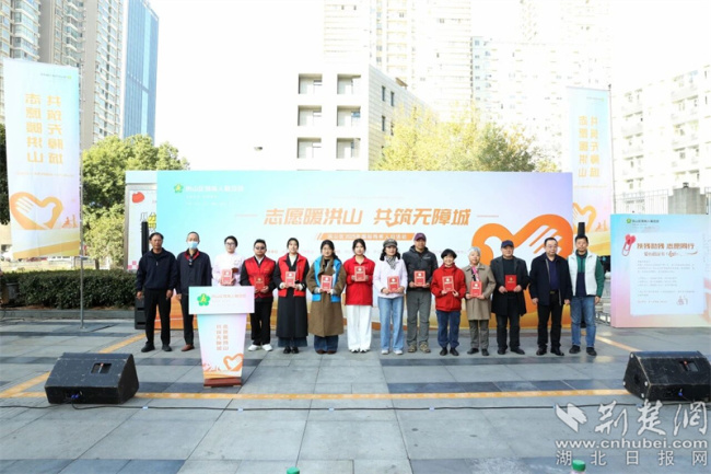 指尖“绘彩虹”,洪山助残市集开张啦